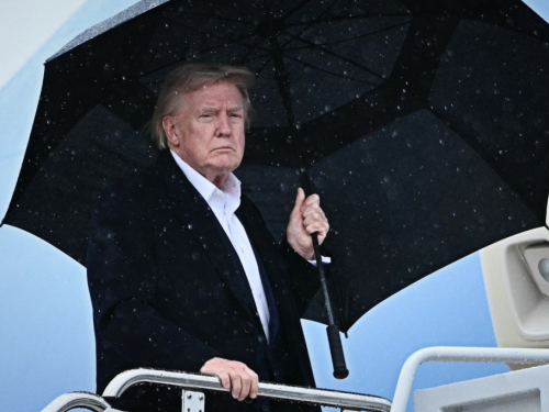 Trump izuzeo mobitele i kompjutere iz carina. Kina: Ovo je dokaz da popušta