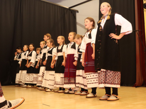 FOTO: Večer folklora u Prozoru: HKUD-ovi ''Rama'' i ''fra Petar Bakula'' oduševili publiku