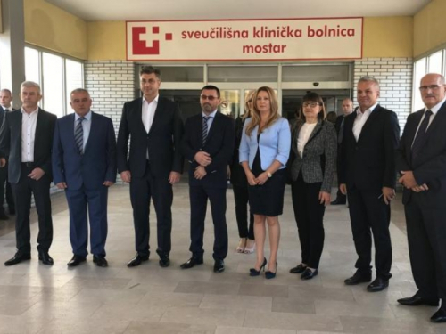 Plenković posjetio Hrvatski dokumentacijski centar, Leksikografski institut i SKB Mostar