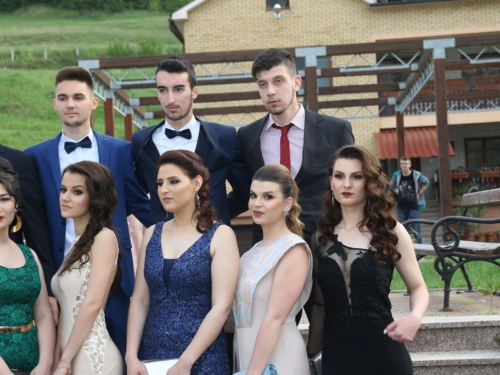 FOTO/VIDEO: Matura 2017. - Defile mladosti na ulicama Prozora