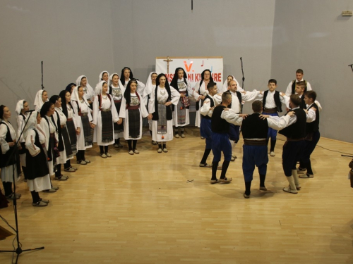 FOTO/VIDEO: Večer folklora u Prozoru