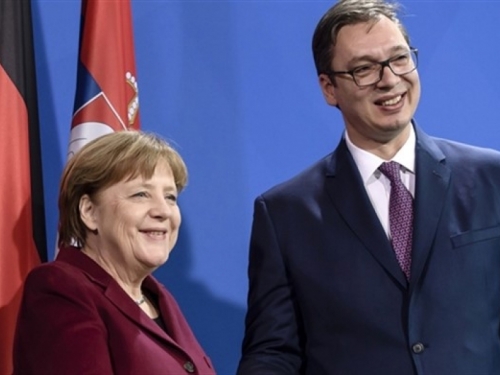 Merkel nahvalila Vučića i nazvala Srbiju čimbenikom mira u regiji