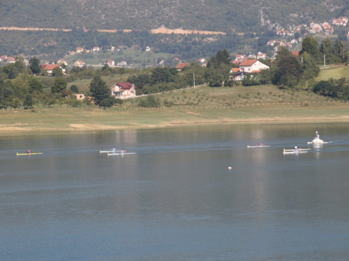 FOTO: Na Ramskom jezeru održana veslačka regata