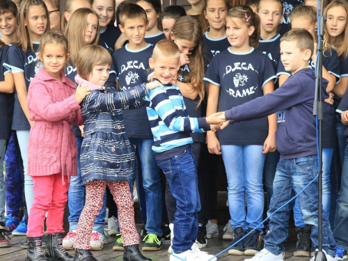 FOTO: Dani kruha i zahvalnosti za plodove zemlje u OŠ Marka Marulića Prozor