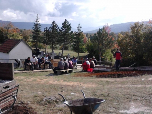 Proslapljani prikupljaju priloge za obnovu groblja "Proslap"