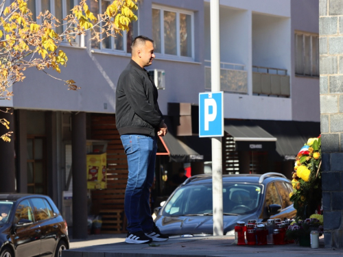 FOTO: Svi sveti - U Prozoru zapaljene svijeće za poginule i preminule branitelje