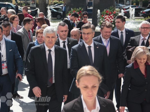 Čović najavio dolazak Pape u Mostar