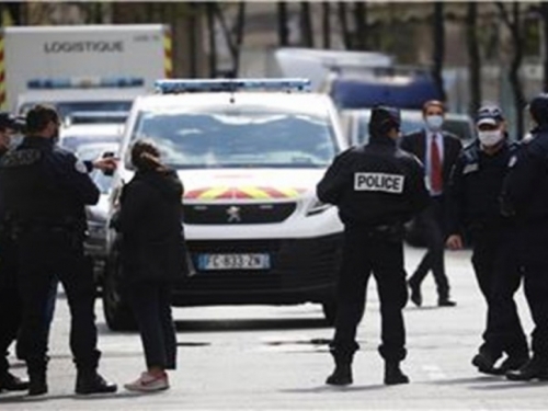 Francuska policajka ubijena u napadu nožem pored Pariza