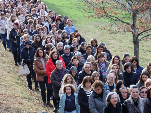 FOTO: Put križa kroz fratarski gaj na Šćitu