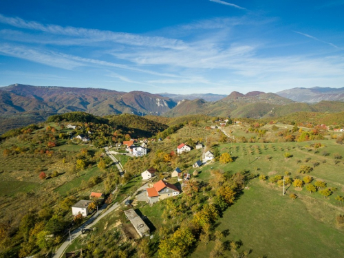 FOTO/VIDEO: Uzdol i Krančići u bojama jeseni