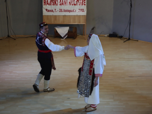 FOTO/VIDEO: Večer folklora u Prozoru