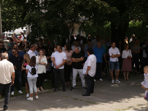 FOTO: Vanjska proslava sv. Ante u Gračacu