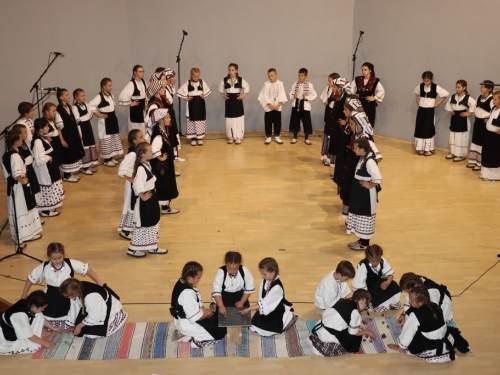 FOTO/VIDEO: Škola folklora u Prozoru koncertom predstavila svoj rad