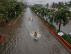Tajfun pogodio Filipine, zbog visoke vode stanovnike spašavali čamcima