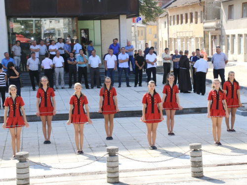 FOTO: Polaganjem vijenaca i svečanom sjednicom započelo obilježavanje Dana općine