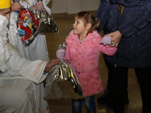 ​FOTO: Sv. Nikola s radošću dočekan u župi Rumboci