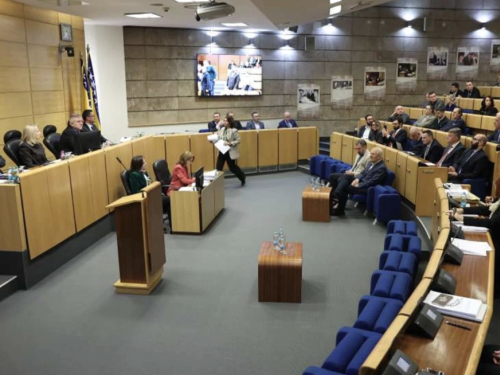 Više od pola proračuna Federacije BiH ide za mirovine i socijalna davanja