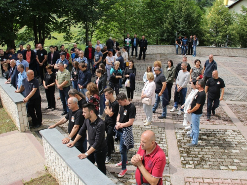 FOTO/VIDEO: Prvi susret iseljenih Uzdoljana i Dan 3. bojne brigade Rama i branitelja Uzdola