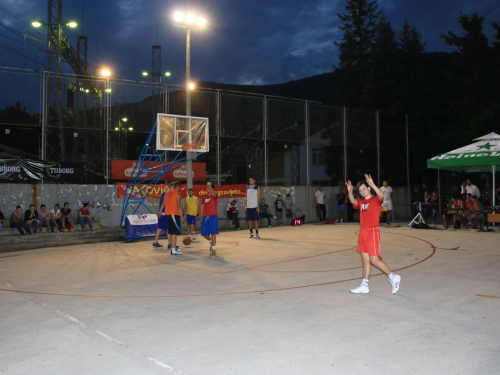 FOTO: U Prozoru počeo 13. Streetball turnir