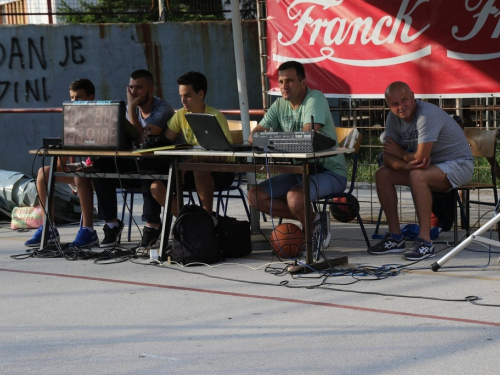 FOTO: Počeo turnir u uličnoj košarci "Streetball Rama 2016."