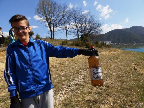 FOTO: Učenici u Eko akciji čišćenja obale Ramskog jezera