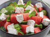 Jeste li probali recept za salatu od lubenice i krastavaca? Jedan sastojak jelu daje poseban okus