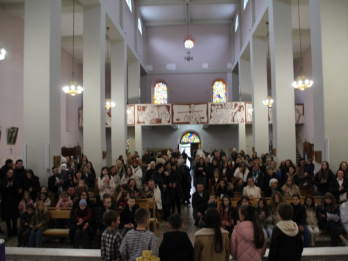 FOTO: Sv. Nikola i ove godine razveselio djecu u župi Rama-Šćit