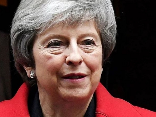 May odgađa ključno glasanje za Brexit