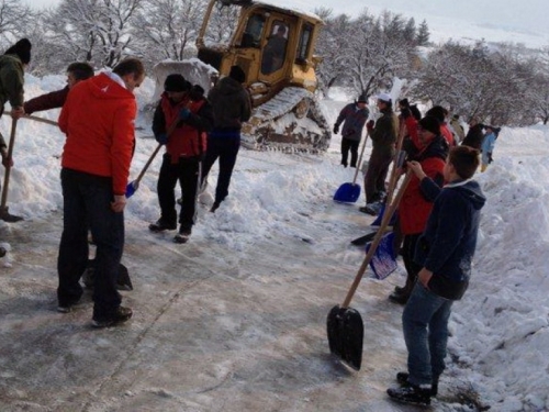 Vaše fotografije: Jaklićani i nedjeljom u akciji čišćenja snijega