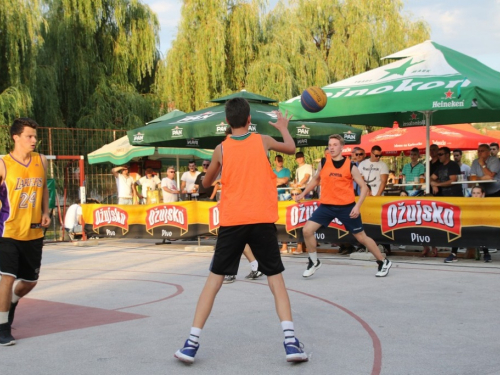 FOTO: Ekipa ''ALF Market'' osvojila Streetball za juniore