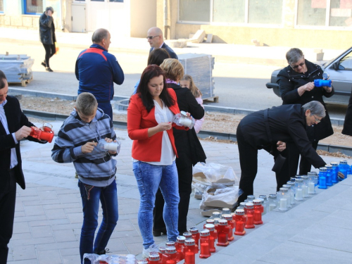 FOTO: Povodom Svih svetih u Prozoru zapaljene svijeće za poginule i preminule branitelje