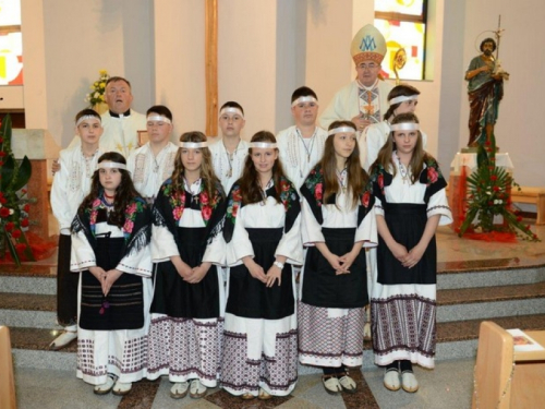 FOTO: Krizma u župi Uzdol