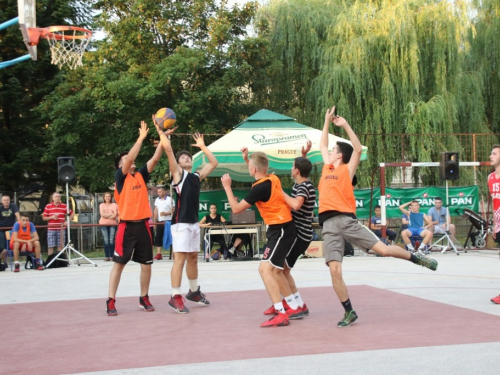 FOTO: Ekipa ''ALF Market'' osvojila Streetball za juniore