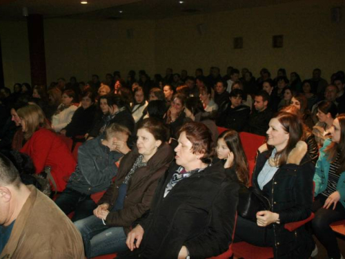 FOTO: U Prozoru održana premijera filma "Oteto djetinjstvo"