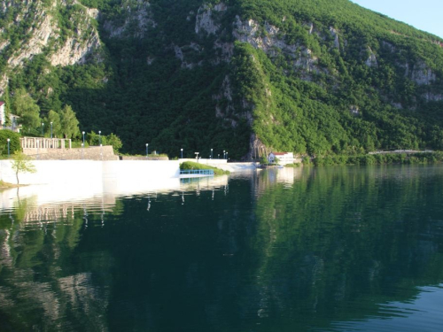 Započeo preljev vode na brani HE Rama