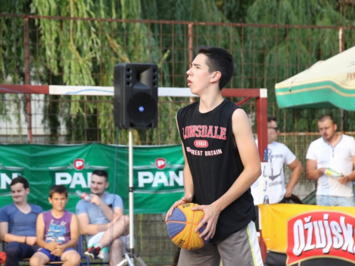 FOTO: Ekipa ''ALF Market'' osvojila Streetball za juniore