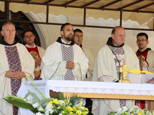 FOTO: Mlada misa fra Mislava Jozića na Šćitu