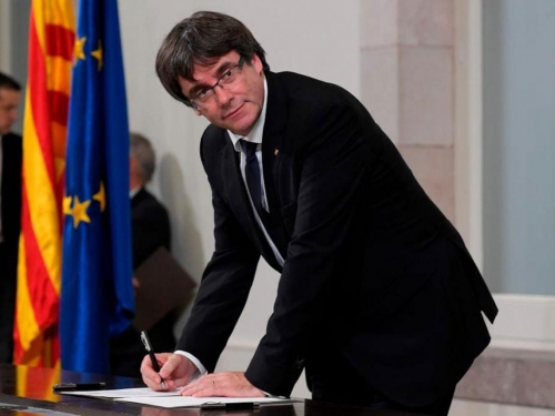 Smijenjeni predsjednik Katalonije Carles Puigdemont predao se belgijskoj policiji