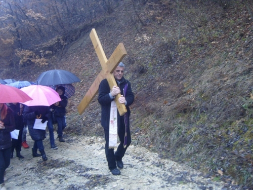 FOTO: Put križa na uzdolsku kalvariju - brdo Gradac
