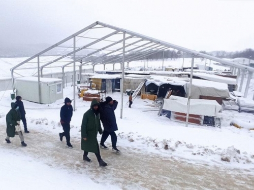 Migranti traže skrovišta od zime i pokušavaju pobjeći iz BiH
