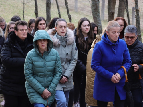 FOTO: Put križa kroz fratarski gaj na Šćitu