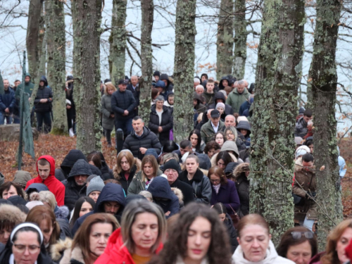 FOTO: Put križa kroz fratarski gaj na Šćitu