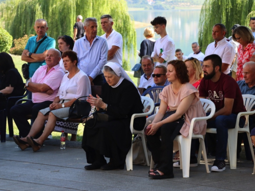 FOTO: Na Šćitu svečano proslavljena Velika Gospa i Mlada misa fra Mile Belje