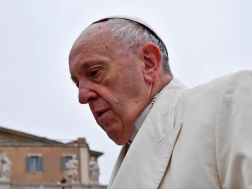 Papa Franjo: Zbog stalnih napada Sirija je mučenica