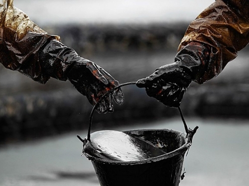 Najveći tjedni pad cijena nafte u posljednje dvije godine