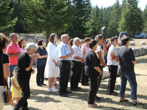 FOTO: Na Vranu služena sv. misa za poginule duvandžije