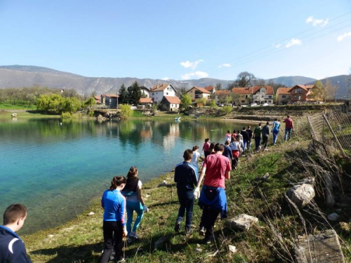 FOTO: Učenici u Eko akciji čišćenja obale Ramskog jezera