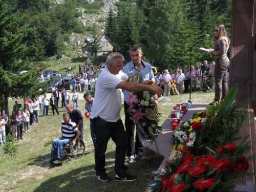 FOTO: Obilježena 22. obljetnica stradanja 39 Hrvata na Stipića livadi