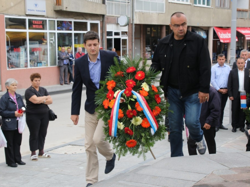 FOTO: Polaganjem vijenaca i svečanom sjednicom započelo obilježavanje Dana općine