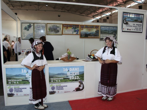 FOTO: Otvoren 16. sajam ''Dani šljive Prozor - Rama 2023.''